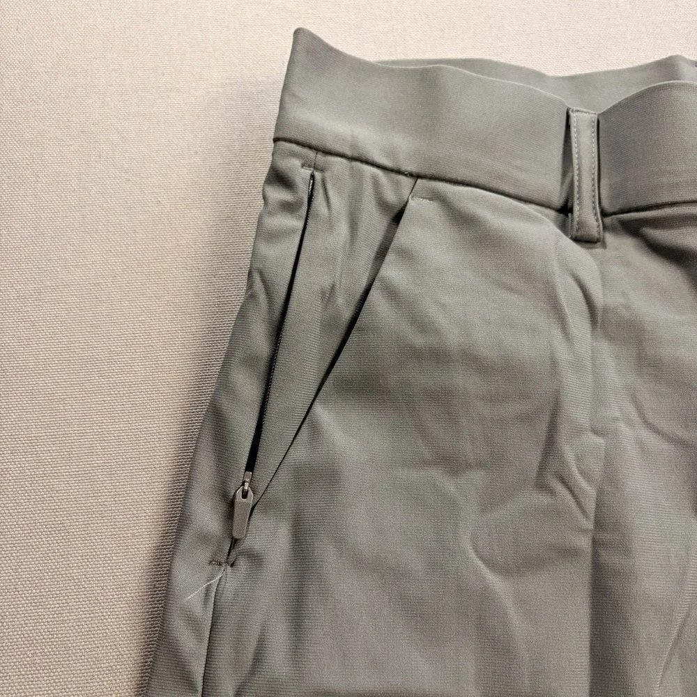 Soothfeel Mens Shorts 30W Gray Performance Golf Chino Flat Front NWT
